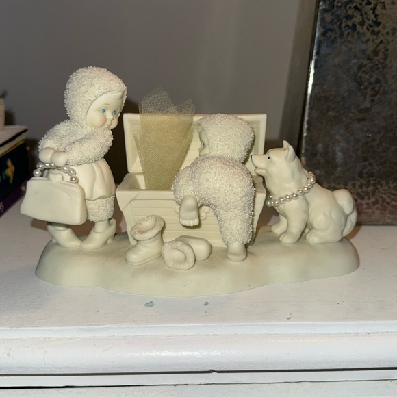 Snowbabies: “Looking for Grandmas Treasures” - Picture 1 of 5